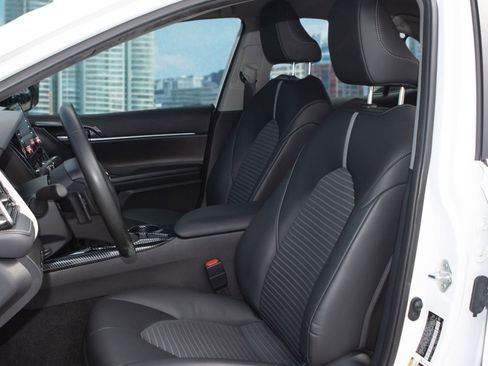 Used 2023 Toyota Camry SE image 15