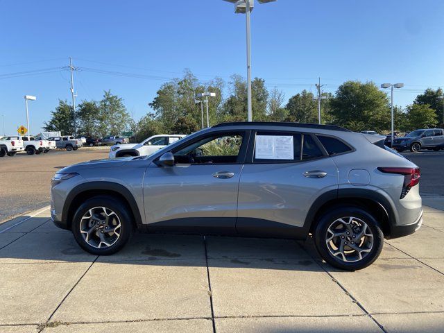 Used 2024 Chevrolet Trax LT w/ Driver Confidence Package FWD image 8