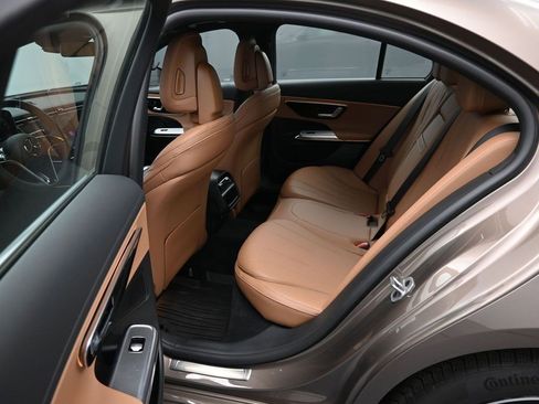 Used 2025 Mercedes-Benz E 350 Sedan image 13