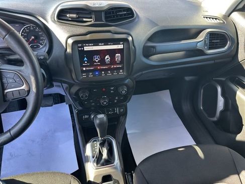 Used 2022 Jeep Renegade Latitude w/ Convenience Group image 10