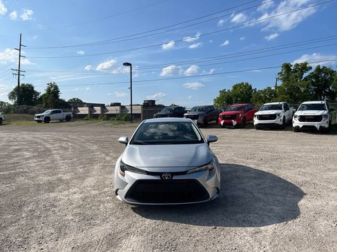 Used 2021 Toyota Corolla LE w/ Carpet Mat Package (TMS) FWD image 3