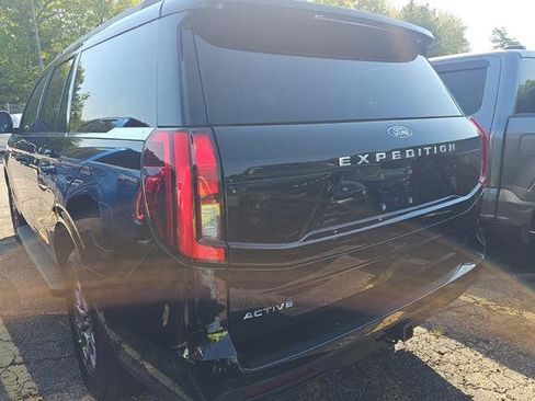 Used 2025 Ford Expedition Active AWD/4WD image 5