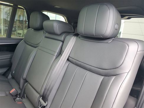 New 2025 Land Rover Range Rover Long Wheelbase SE image 15