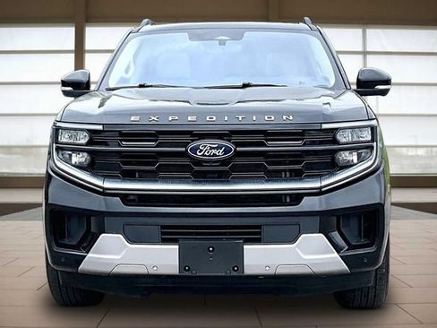 Used 2025 Ford Expedition Max Platinum AWD/4WD image 3
