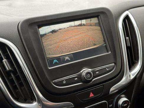 Used 2018 Chevrolet Equinox LT image 23