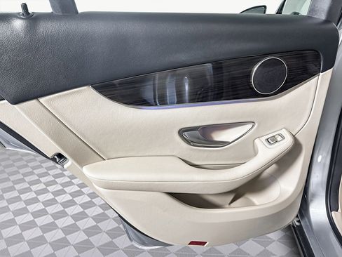 Used 2022 Mercedes-Benz GLC 300 w/ Premium Package Lite image 26