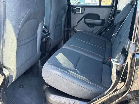 Used 2024 Jeep Wrangler Unlimited w/ Convenience Group image 15