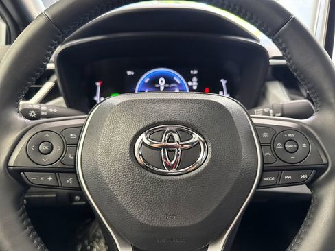 Used 2025 Toyota Corolla SE w/ SE Premium Package FWD image 21
