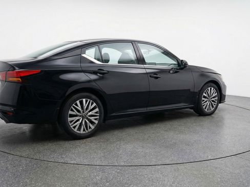 Used 2025 Nissan Altima 2.5 SV image 9