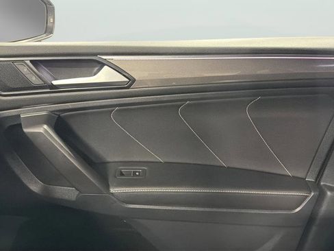 Used 2022 Volkswagen Tiguan SE R-Line image 13