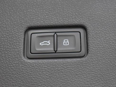 Used 2019 Audi Q8 Prestige w/ Luxury Package image 54