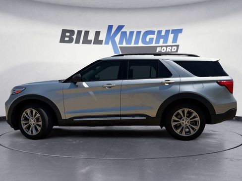 Used 2023 Ford Explorer XLT w/ Equipment Group 202A RWD image 2
