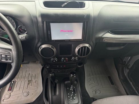 Used 2014 Jeep Wrangler Sport image 9