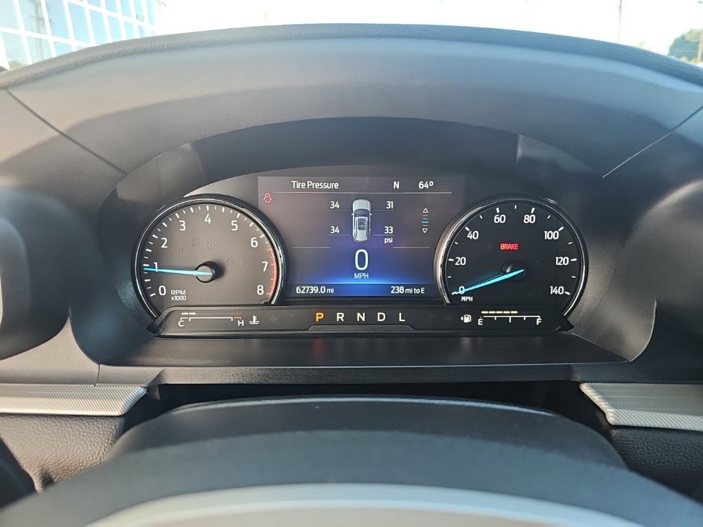 Used 2022 Ford Explorer XLT w/ Equipment Group 202A AWD/4WD image 16