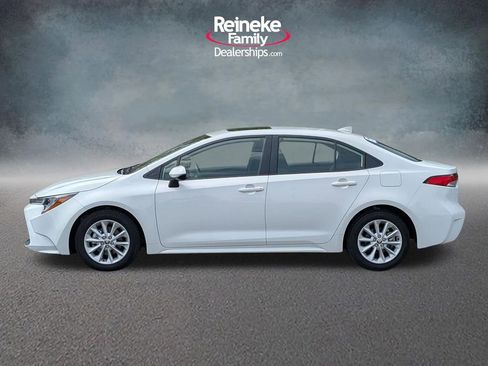 Used 2022 Toyota Corolla LE w/ LE Premium Package FWD image 9