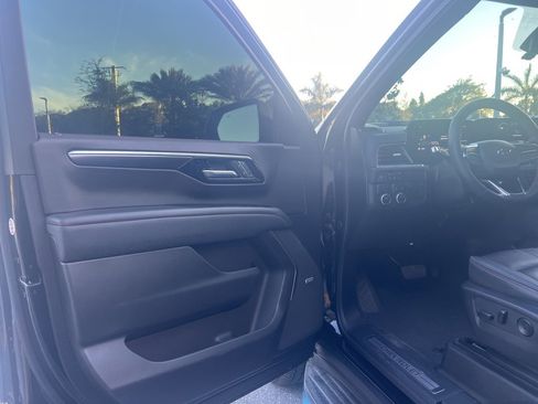 Used 2025 Chevrolet Suburban RST w/ Comfort Package image 30