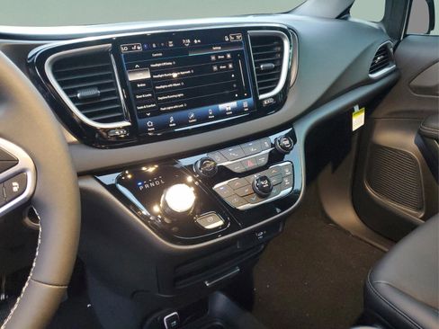 New 2026 Chrysler Voyager LX image 22