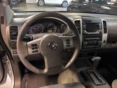 Used 2016 Nissan Frontier SV image 7
