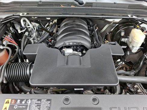 Used 2019 Chevrolet Suburban LT RWD image 27
