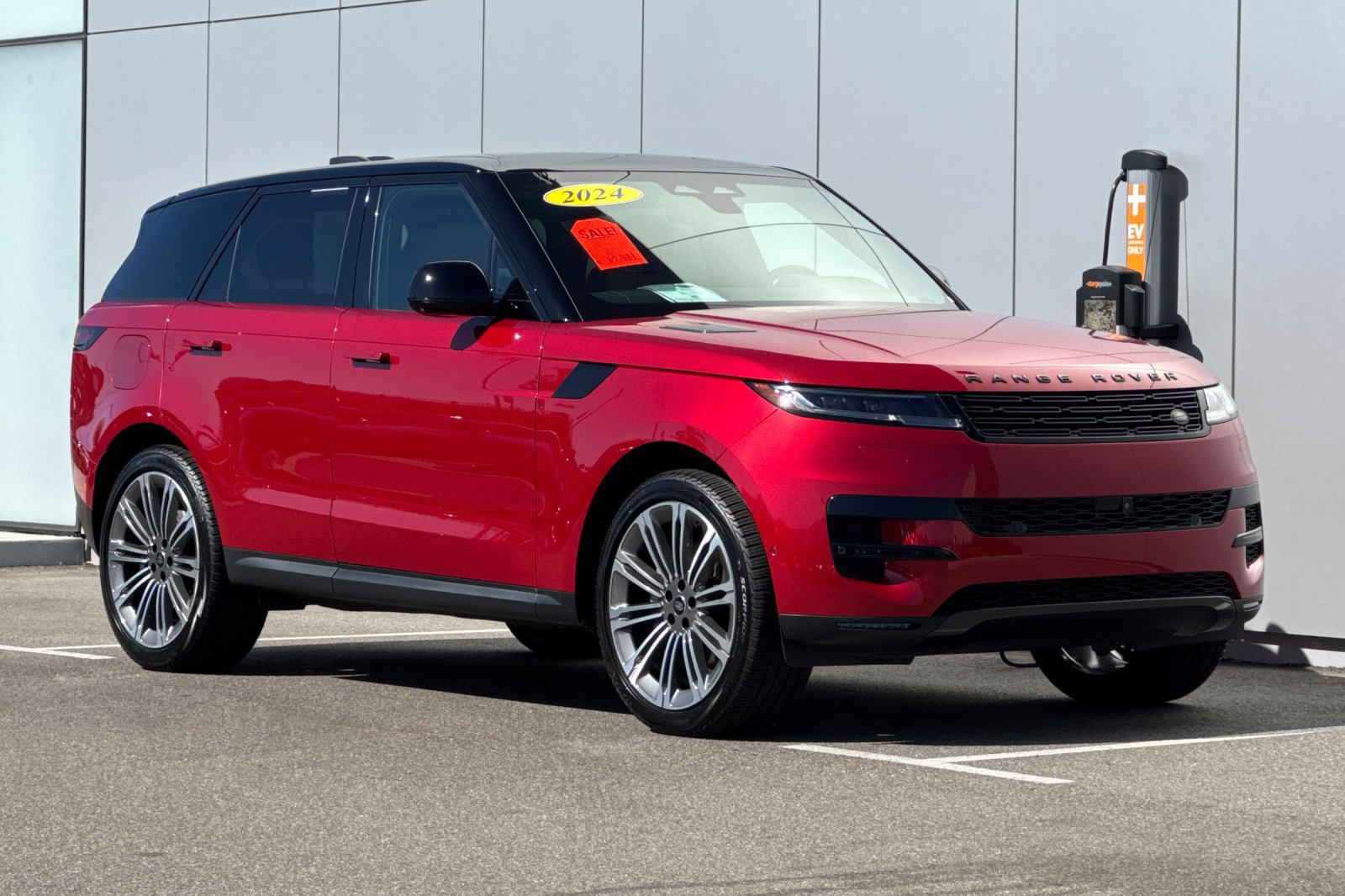 Used 2024 Land Rover Range Rover Sport SE AWD/4WD image 7