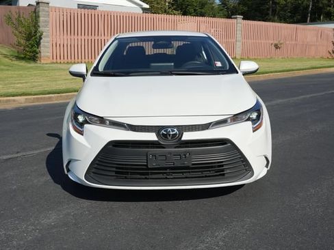 Used 2025 Toyota Corolla LE FWD image 2