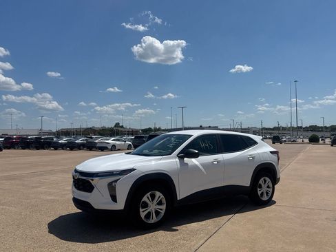 Used 2025 Chevrolet Trax LS FWD image 10