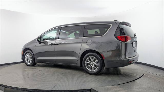 Used 2023 Chrysler Voyager LX FWD image 6