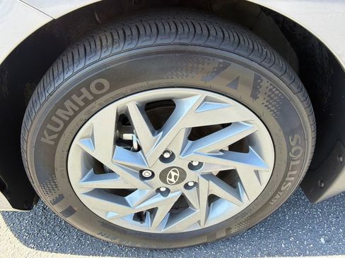 Used 2025 Hyundai Elantra Hybrid w/ Cargo Package FWD image 11