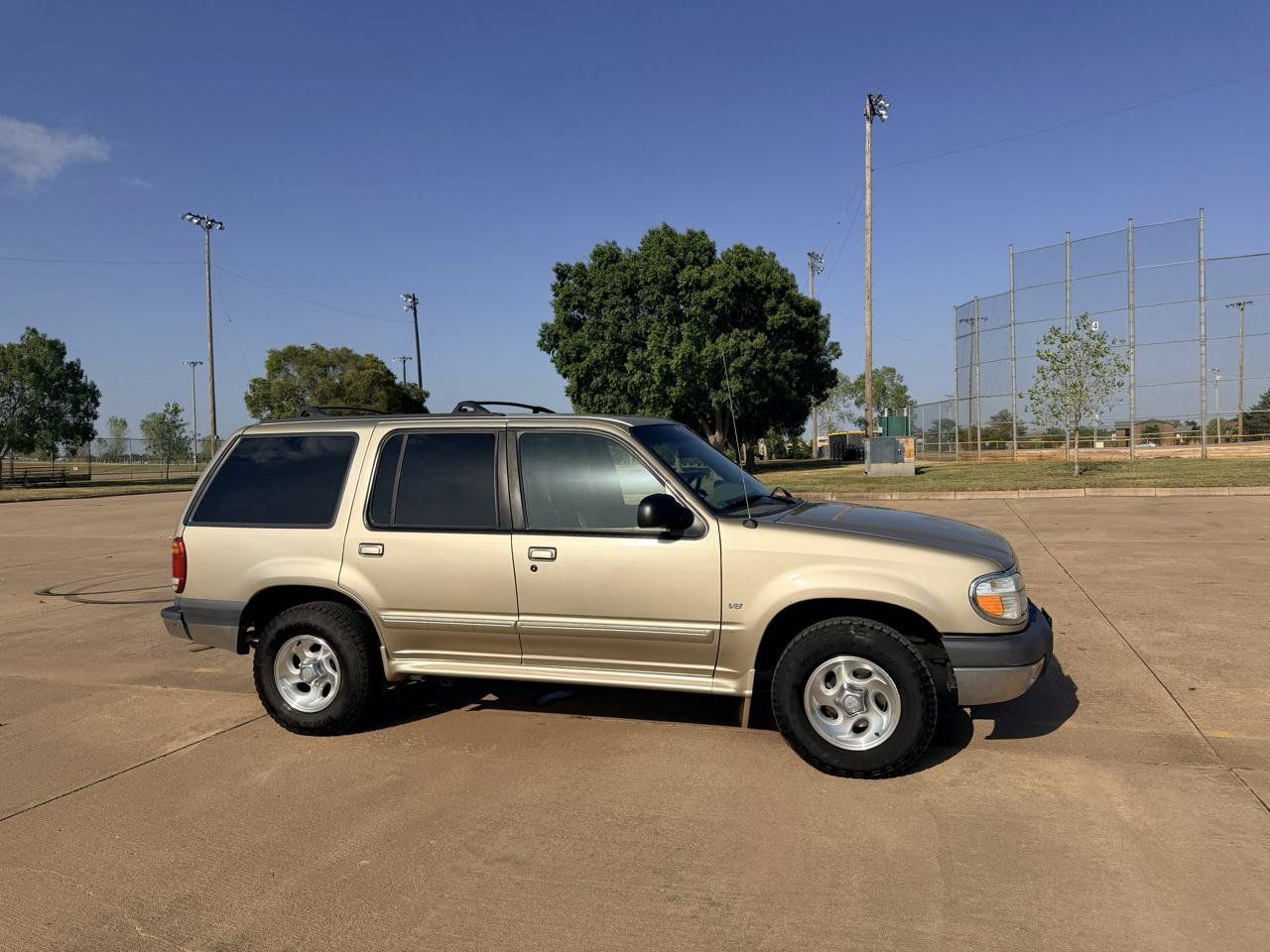 Used 1999 Ford Explorer XLT RWD image 22