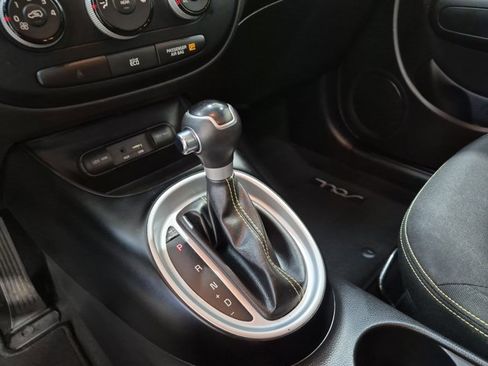 Used 2016 Kia Soul + FWD image 23
