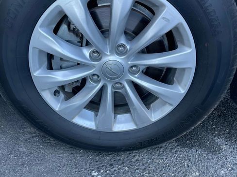 Used 2017 Chrysler Pacifica Touring-L FWD image 18