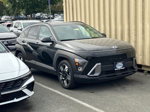 Used 2024 Hyundai Kona SEL FWD image 2