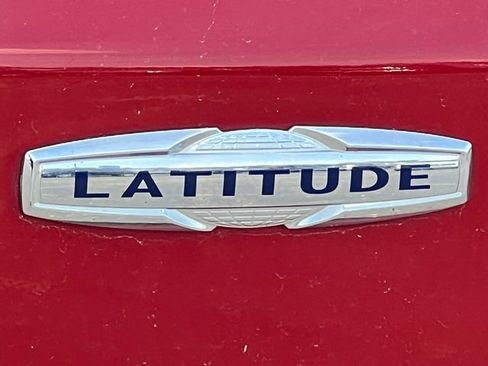 Used 2018 Jeep Compass Latitude w/ Popular Equipment Group AWD/4WD image 2