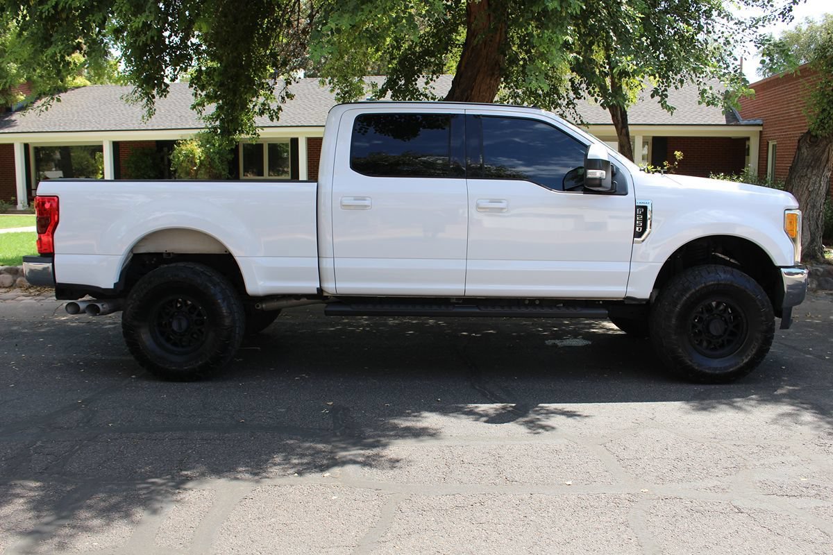 Used 2017 Ford F250 Lariat w/ Lariat Value Package AWD/4WD image 3