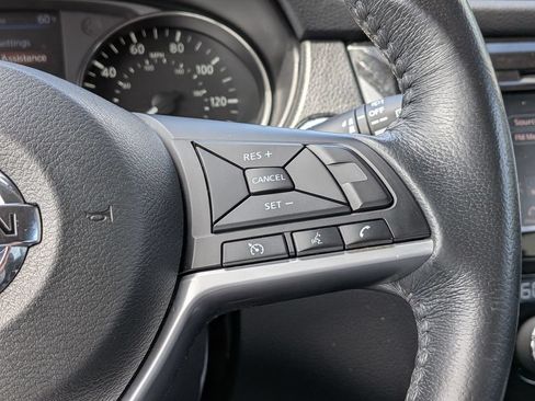 Used 2018 Nissan Rogue SV AWD/4WD image 15