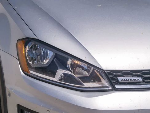 Used 2017 Volkswagen Golf Alltrack SE AWD/4WD image 4