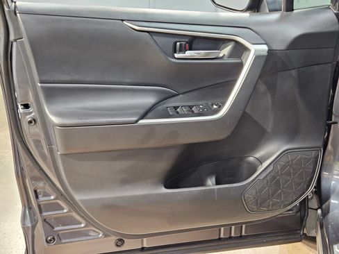 Used 2021 Toyota RAV4 XLE FWD image 20