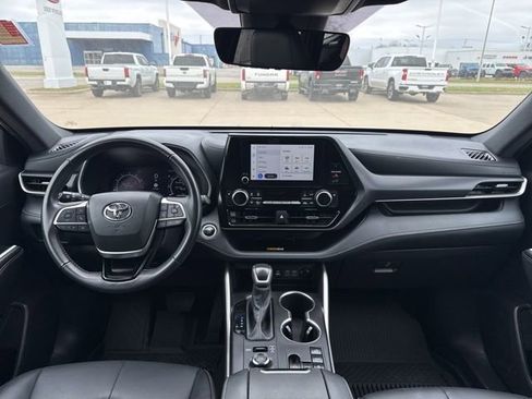 Certified 2025 Toyota Highlander XSE image 14
