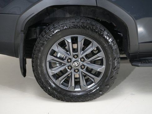 Used 2025 Toyota Land Cruiser image 32