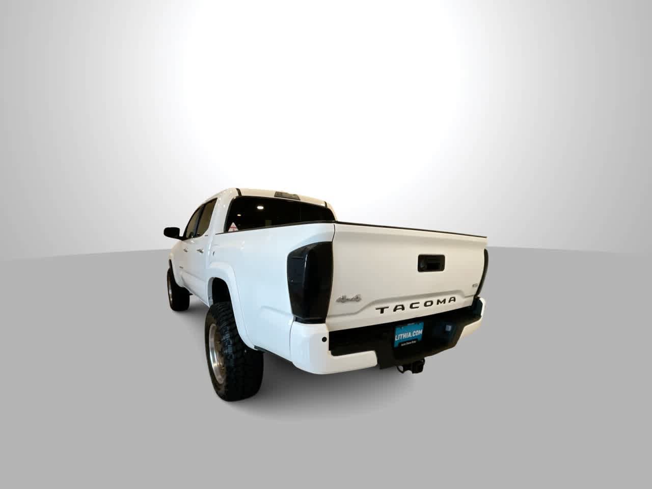 Used 2020 Toyota Tacoma Limited AWD/4WD image 6