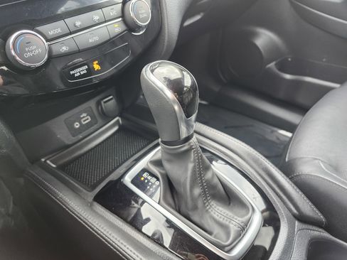 Used 2018 Nissan Rogue SL w/ Premium Package FWD image 34