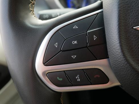 Used 2022 Chrysler Pacifica Touring-L FWD image 25