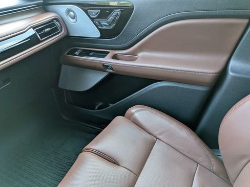 Used 2025 Lincoln Aviator Reserve w/ Equipment Group 201A AWD/4WD image 18