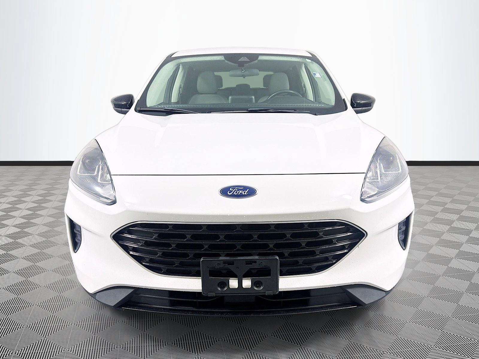 Used 2022 Ford Escape SE w/ SE Sport Appearance Package FWD image 2