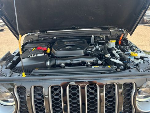 Used 2023 Jeep Wrangler Unlimited Sahara w/ Cold Weather Group AWD/4WD image 21