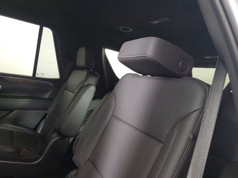 Used 2022 Chevrolet Tahoe Z71 w/ Luxury Package AWD/4WD image 12