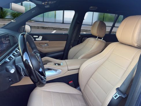 Used 2024 Mercedes-Benz GLS 450 4MATIC image 9