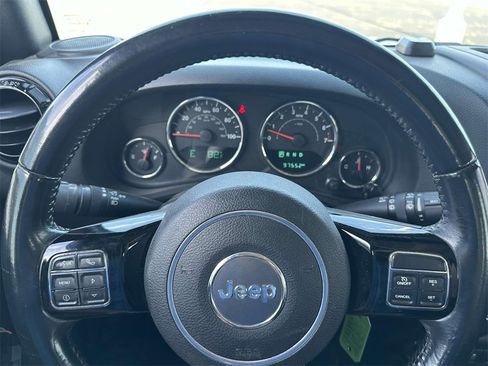Used 2015 Jeep Wrangler Unlimited Sahara image 22