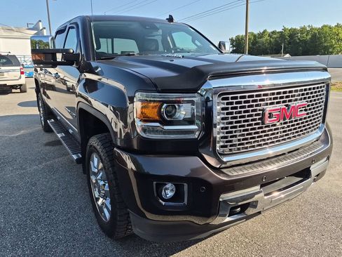 Used 2016 GMC Sierra 2500 Denali w/ Duramax Plus Package AWD/4WD image 13