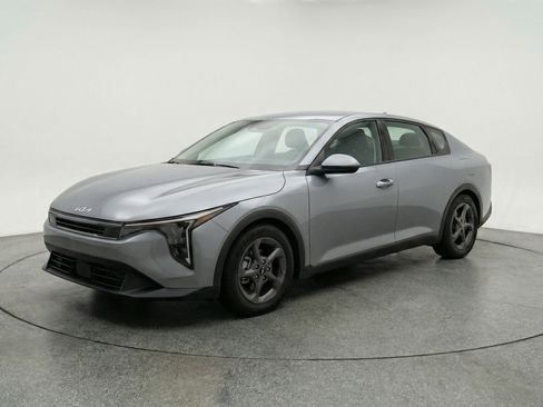 Used 2025 Kia K4 LXS image 3